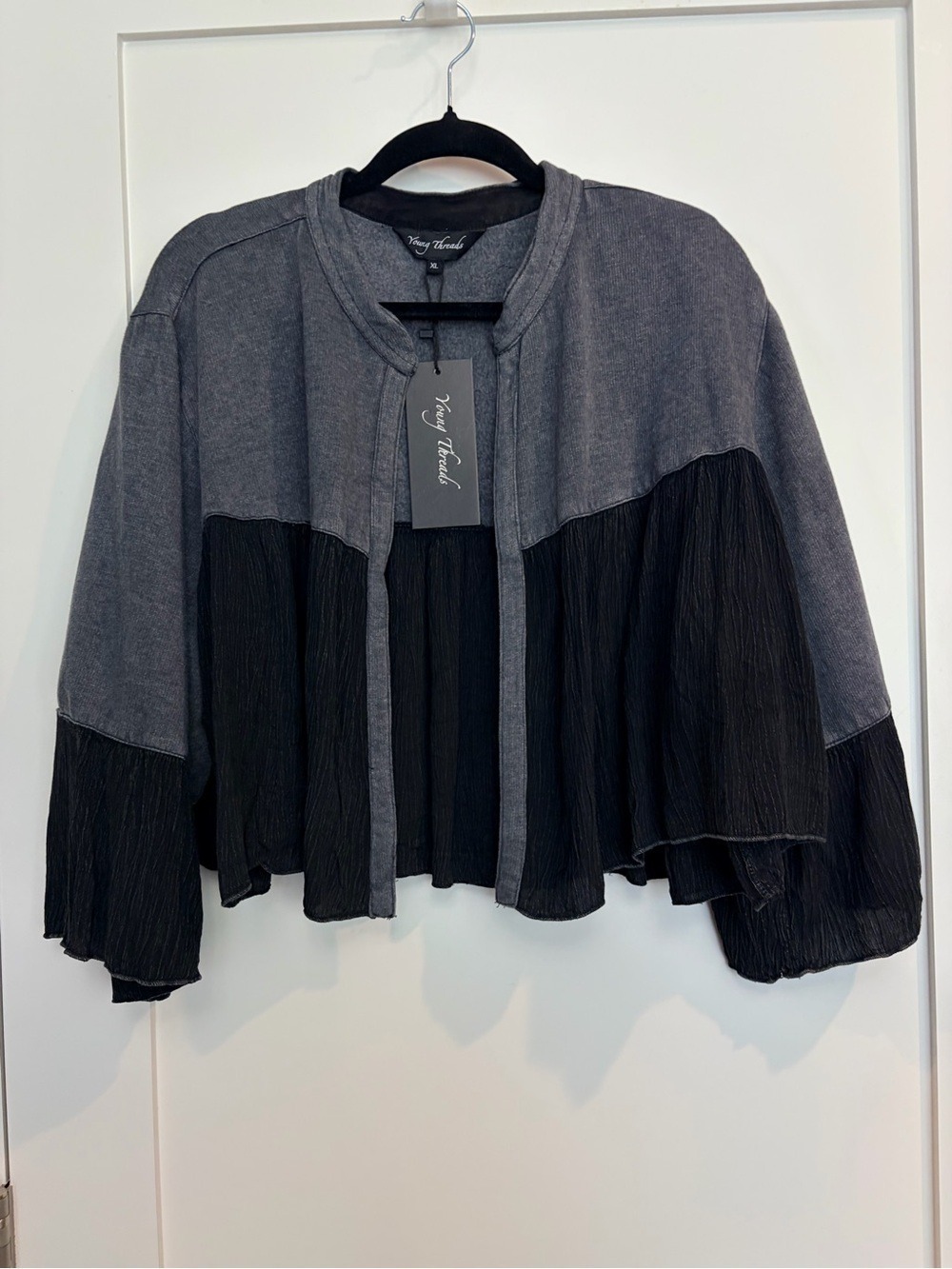 Young Threads NWT XL Gray & Black Boho Bell Sleeve Cropped Open Front Cardigan